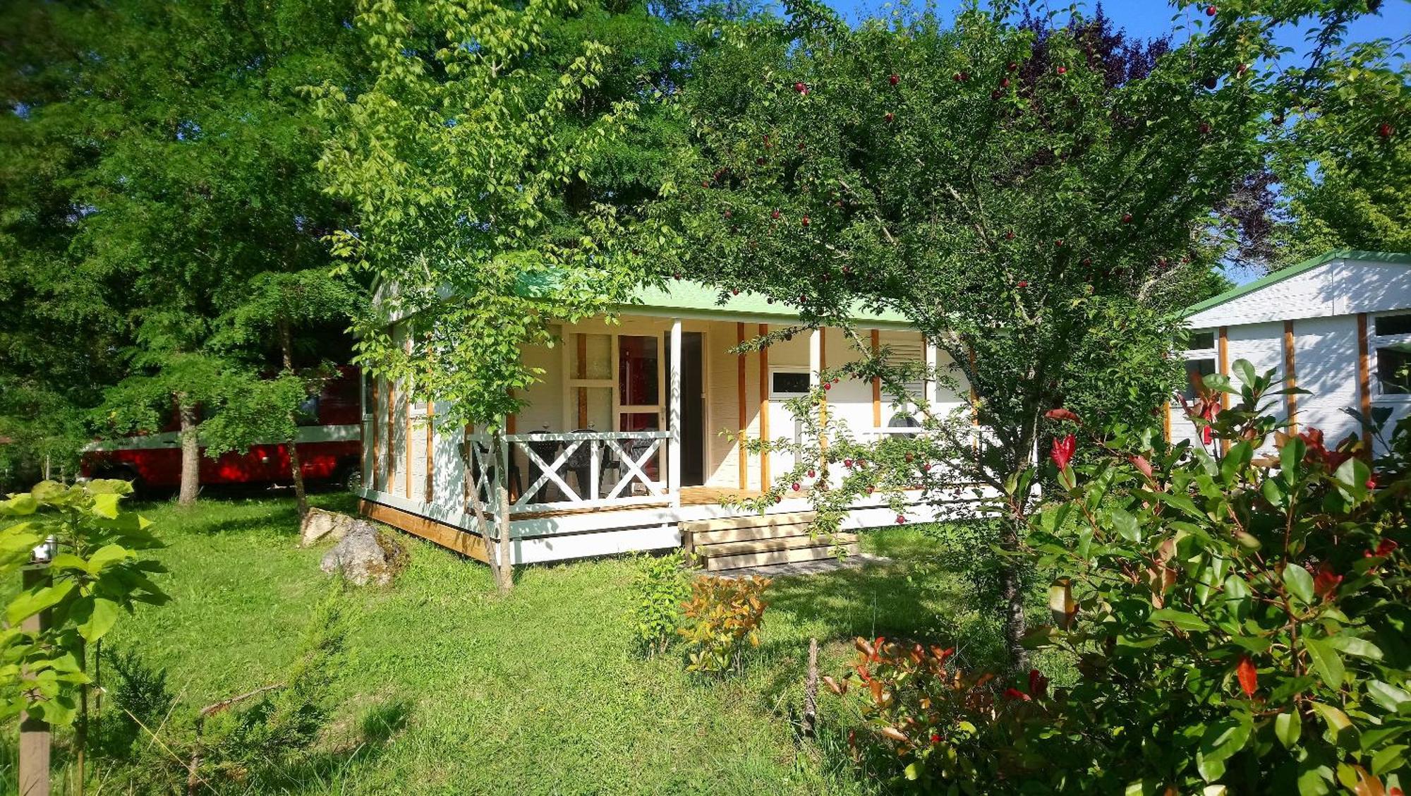 Camping Fontaine Du Roc Guest House Devillac Exterior photo