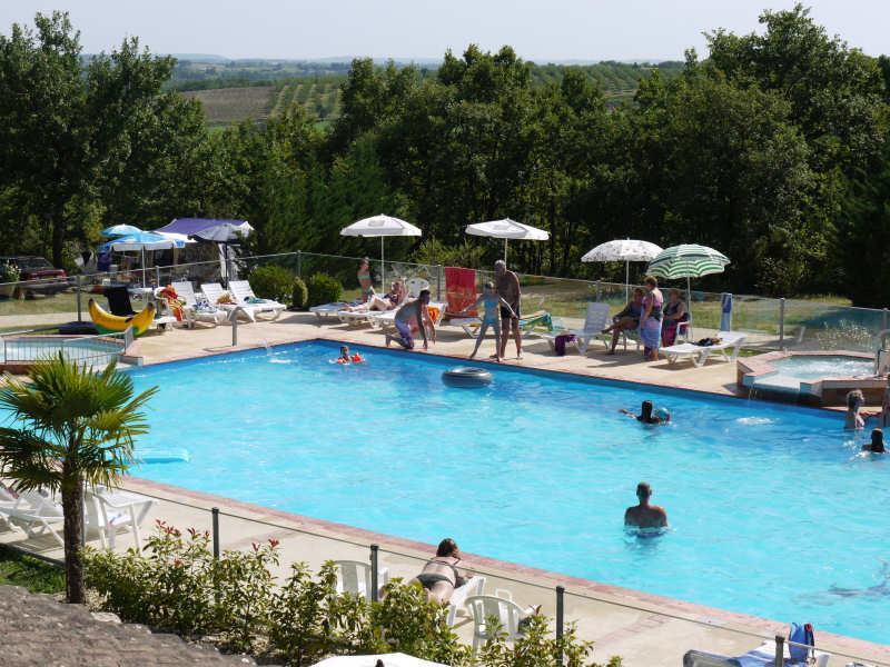Camping Fontaine Du Roc Guest House Devillac Exterior photo